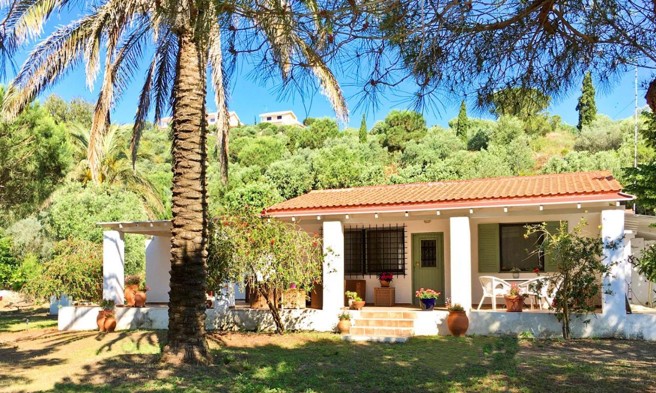 Olive Bay Beach House Amolianí Exterior foto
